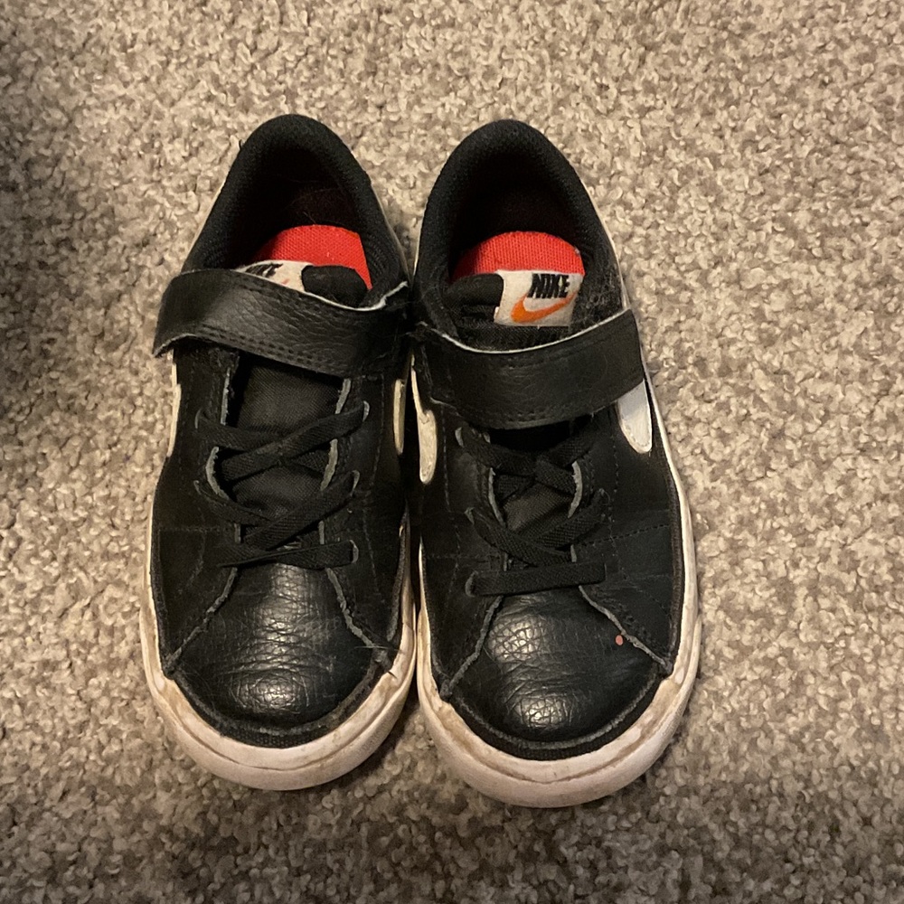 Nike Toddler/Kid’s Black and White Sneakers - 9C